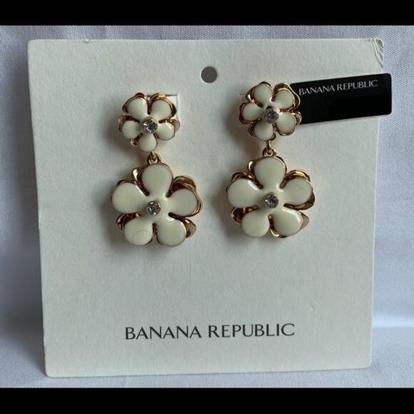 ✨HP✨Banana Republic
Gold Earrings✨  - Picture 3 of 7